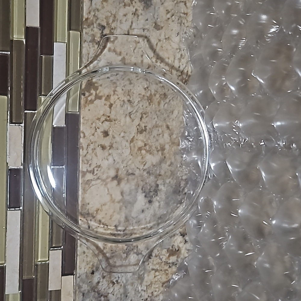 PYREX round replacement lid.